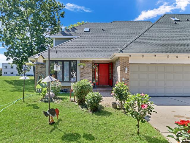 Condo for sale in Gurnee, Illinois