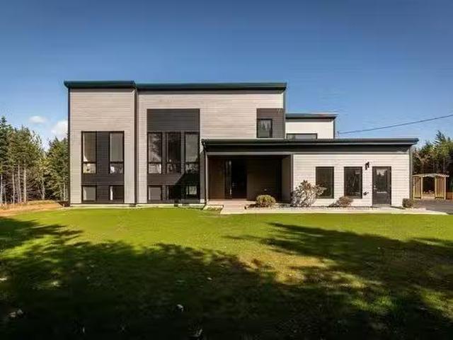 House for sale in Hammonds Plains, Halifax County
