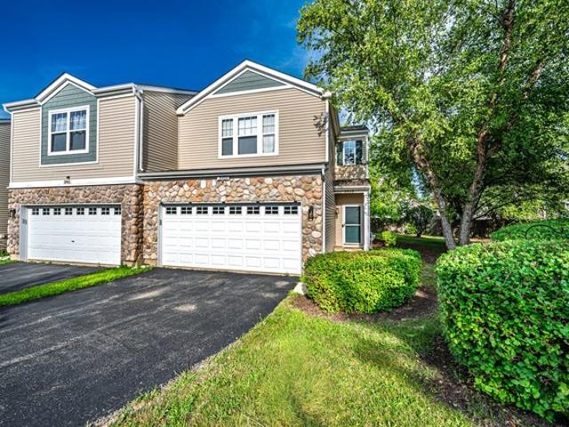 Townhouse for sale in Aurora, Illinois