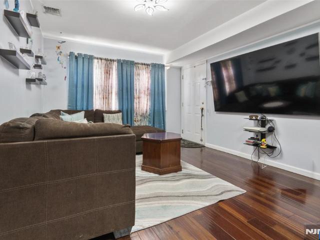 Condo for sale in Edison, New Jersey