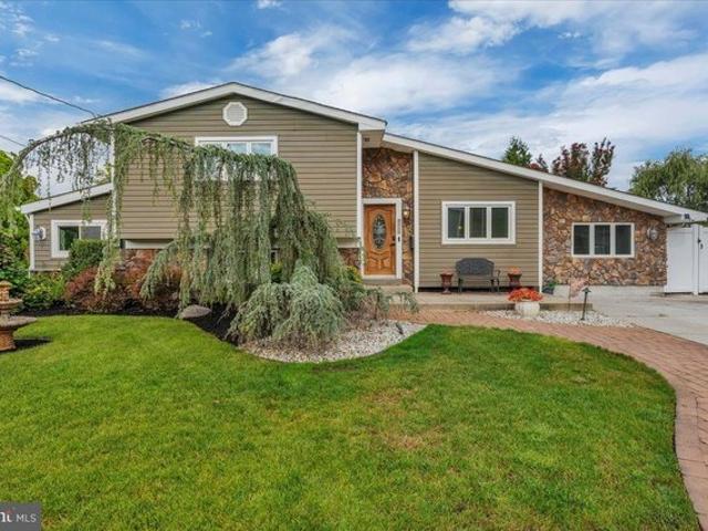House for sale in Centre City, Mantua Township