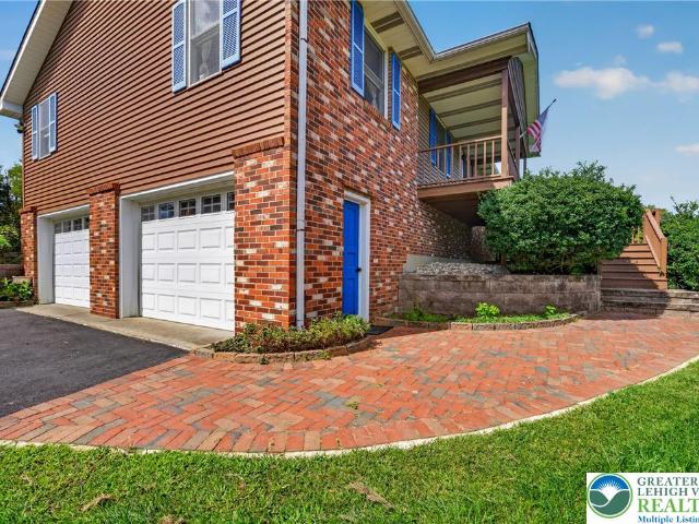 House for sale in Mount Bethel, Pennsylvania