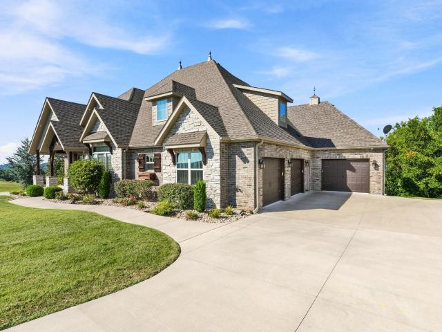 House for sale in Saddlebrooke, Christian County