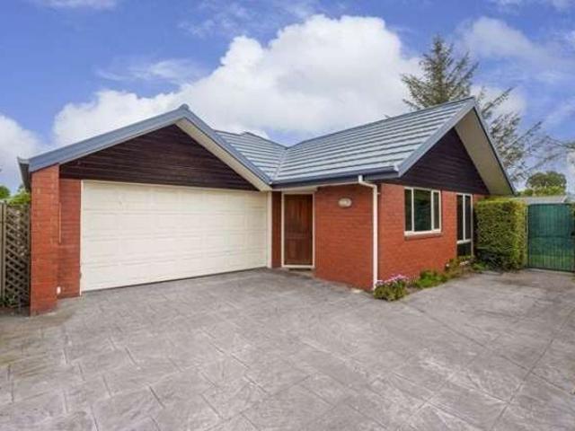 House for rent in Chaslands, Canterbury