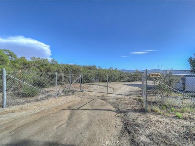 House for sale in Anza, California