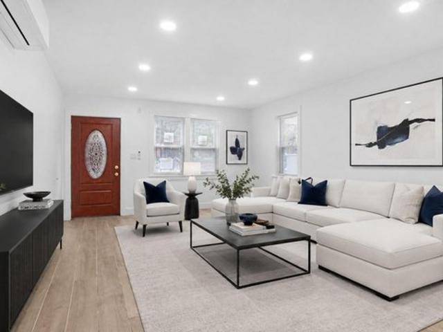 House for sale in The Bronx, Arverne