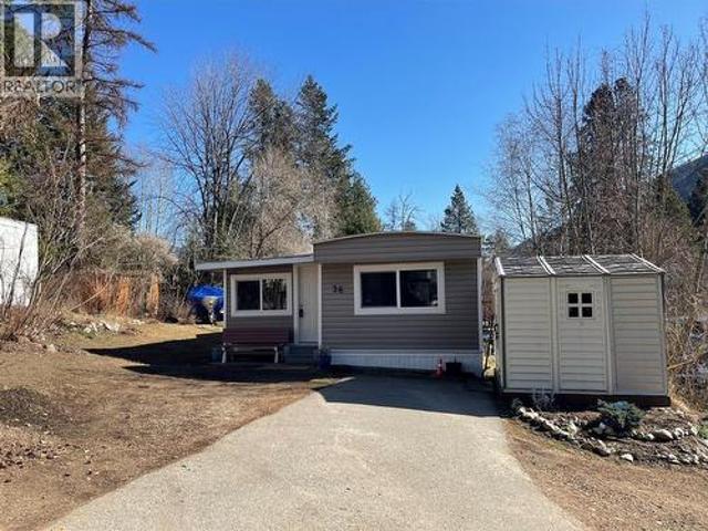 House for sale in Robson, British Columbia