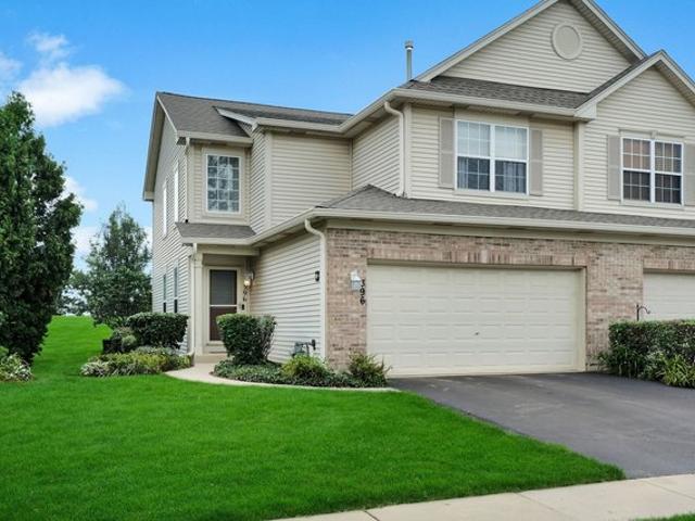 Townhouse for sale in Elgin, Illinois