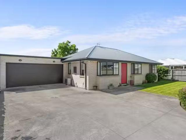House for sale in Chaslands, Canterbury