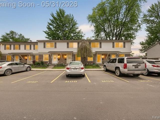 Townhouse for sale in Harrison Township, Michigan