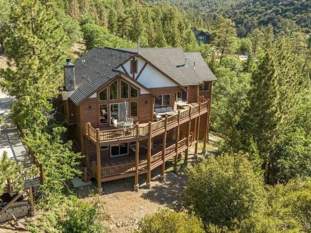 House for sale in Fawnskin, California