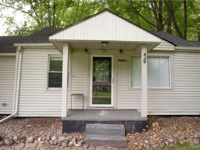 House for sale in Harrison Township, Michigan