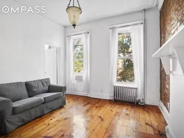 House for rent in Ridgewood House for rent in Ridgewood