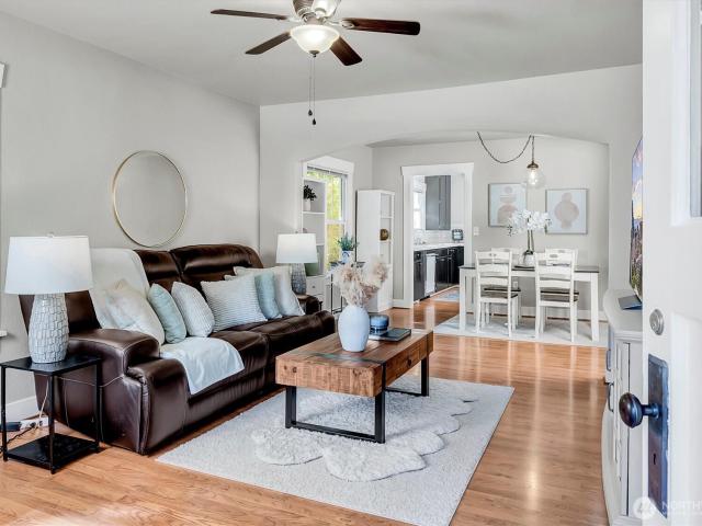 House for sale in Meadowbrook, Snoqualmie