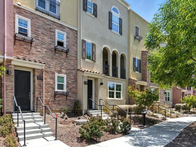 Townhouse for sale in Newark