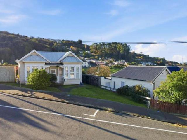 House for sale in Otakou