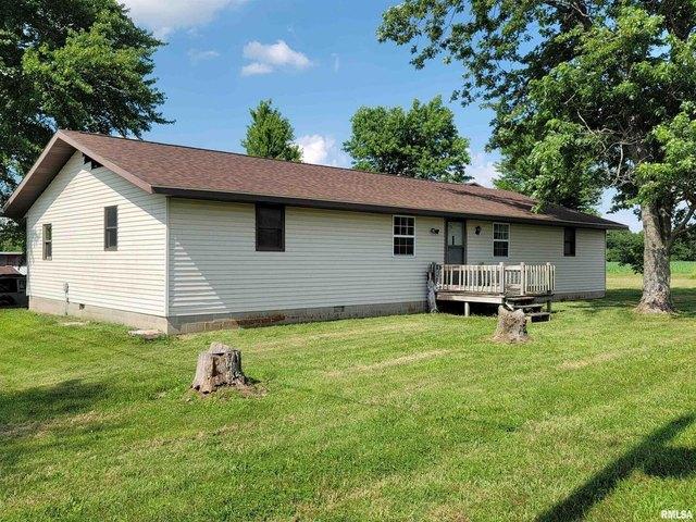 House for sale in Alma, Illinois