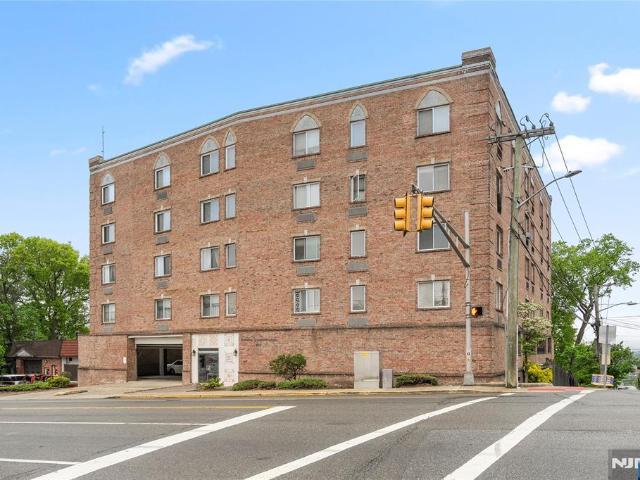 Condo for sale in Palisades Park, New Jersey