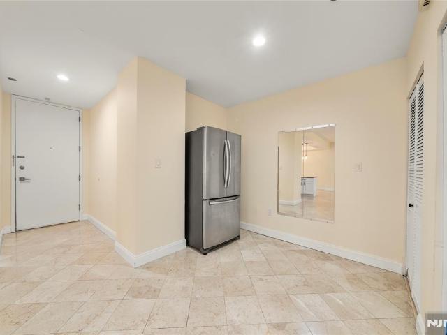 Condo for sale in Palisades Park, New Jersey
