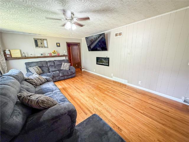 House for sale in Cabot, Pennsylvania