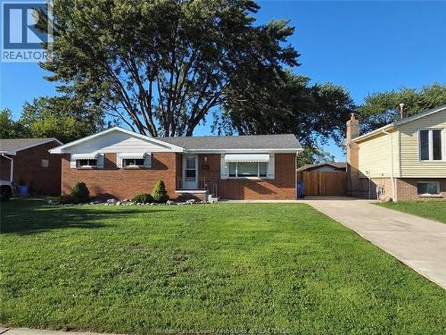 House for sale in Lakeshore, Ontario