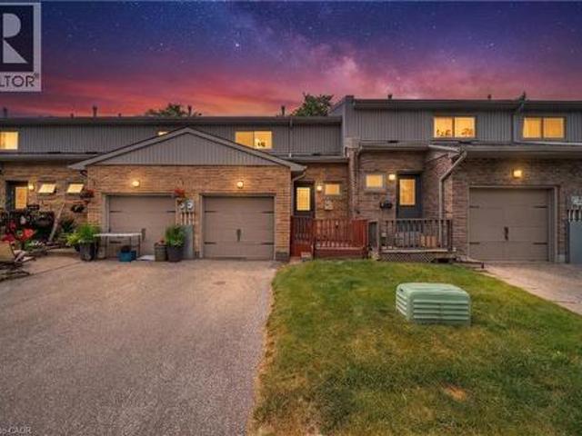 Townhouse for sale in Georgina, Ontario