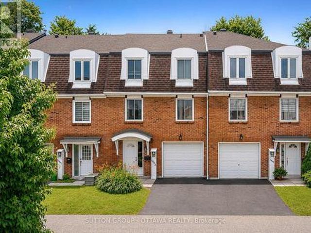 Townhouse for sale in Orléans Central, Ottawa