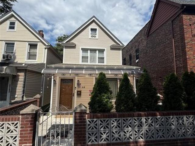House for sale in Queens, Arverne