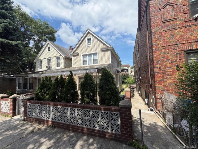 House for sale in Queens, Arverne