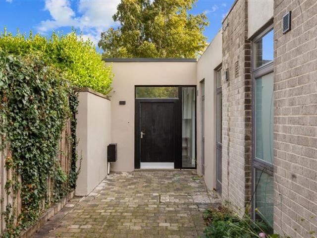 Detached House for sale in Dundrum, County Dublin