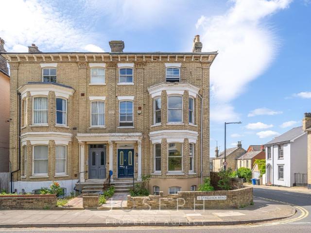 Studio for rent in The Dales, Key Street