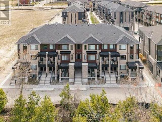 Townhouse for sale in Barrie, Central Ontario