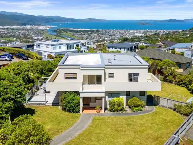 House for sale in Days Bay, Wellington