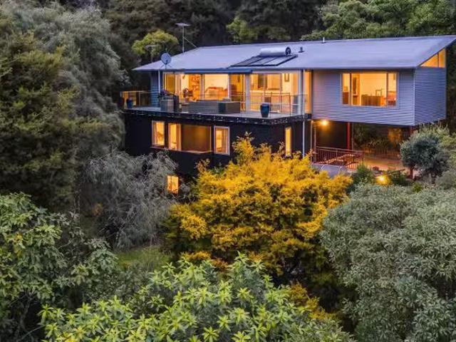 House for sale in Little Akaloa, Canterbury