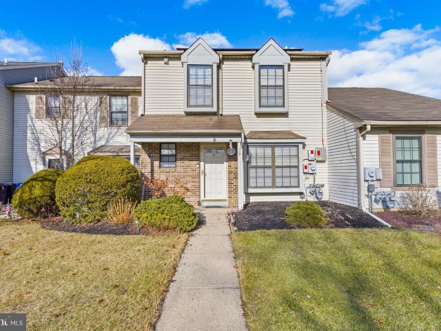 Townhouse for sale in Windsor, New Jersey