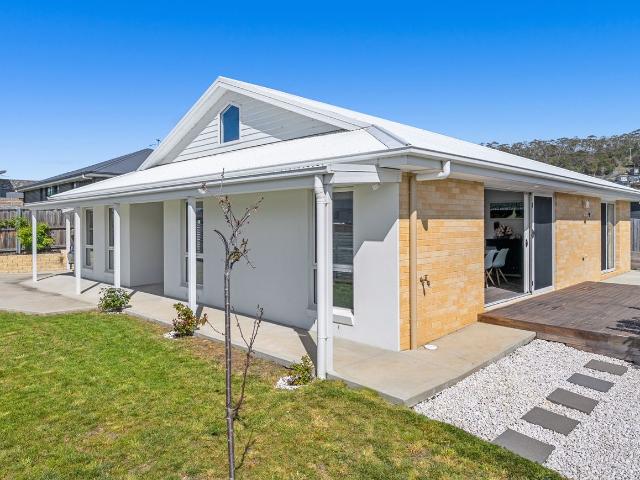 Apartment for rent in Glebe Hill, Hobart