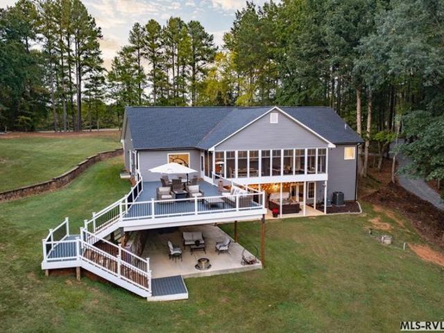 House for sale in Bracey, Mecklenburg County