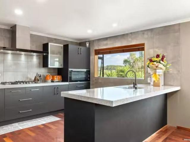 House for sale in Awhitu
