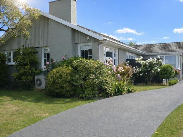 House for rent in Chaslands, Canterbury