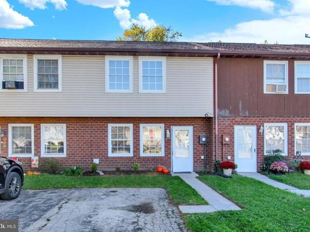 Townhouse for sale in New Oxford, Adams County