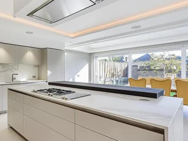 House for rent in Brondesbury, Greater London