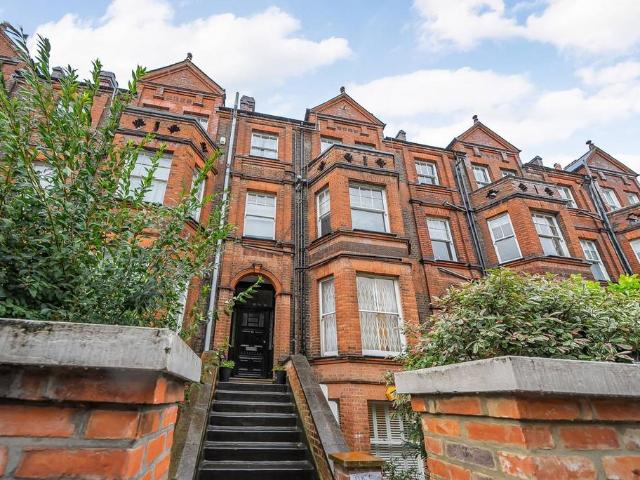 Apartment for rent in Swiss Cottage, Greater London