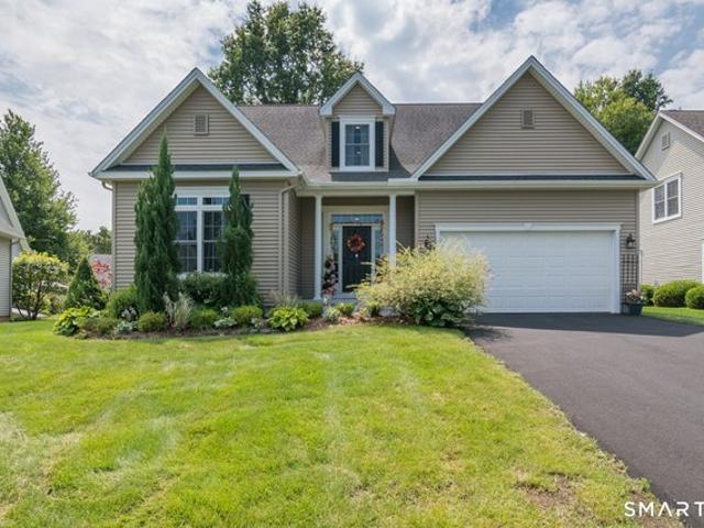 Townhouse for sale in Suffield, Connecticut