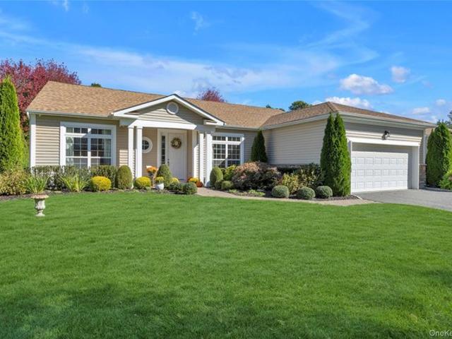 House for sale in Smithtown, New York