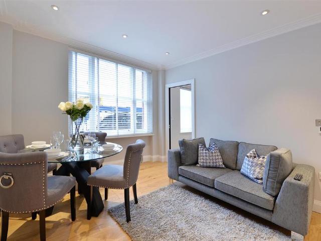 Apartment for rent in Mayfair, Greater London