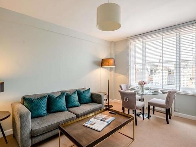 Apartment for rent in Mayfair, Greater London