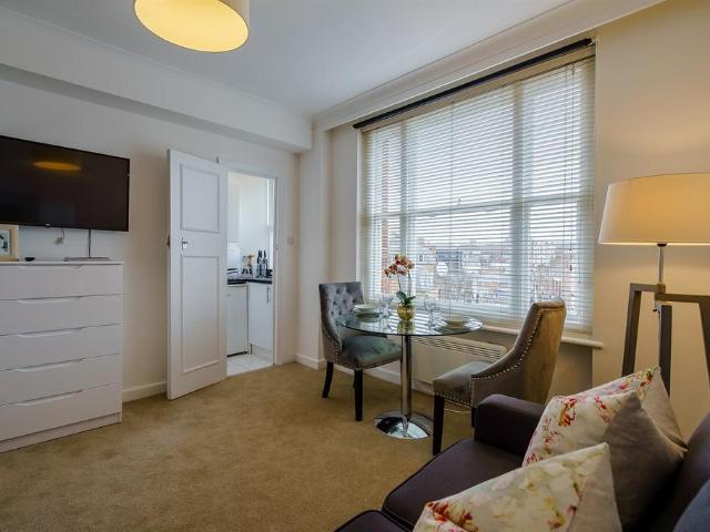Apartment for rent in Mayfair, Greater London