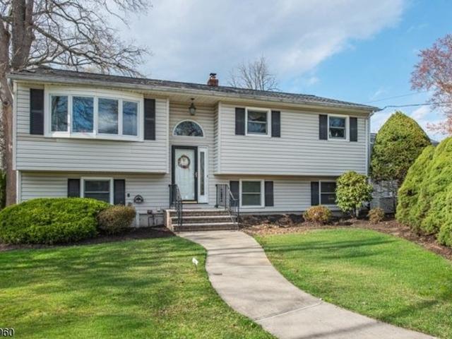 House for sale in East Hanover, New Jersey