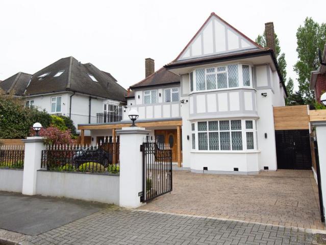 House for rent in Brondesbury Park, Greater London