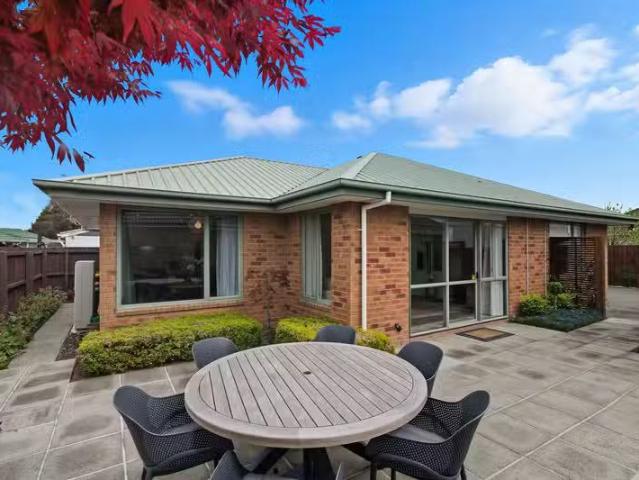House for sale in Chaslands, Canterbury